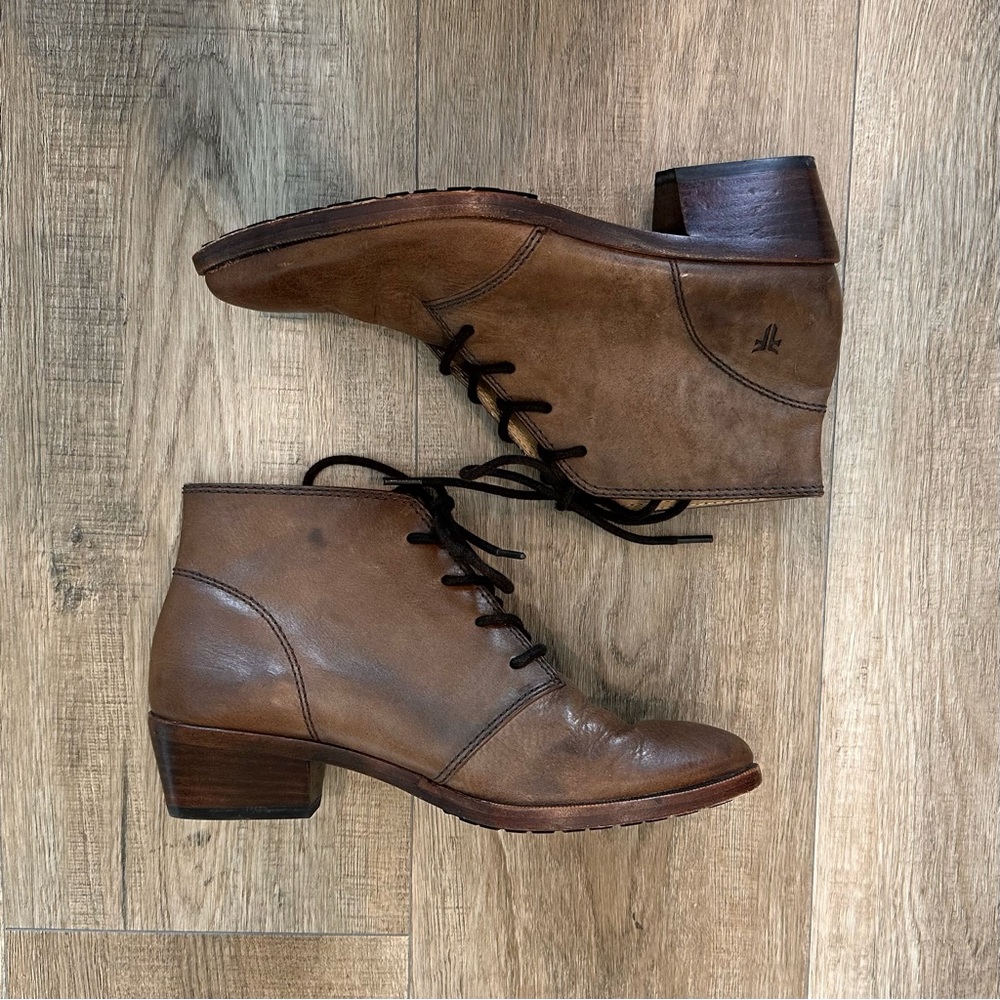 Frye Ruby lace up brown leather chukka ankle booties boots 5.5